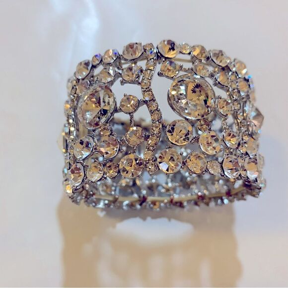 Faceted Rivoli Crystals Bracelet 2.5” Wide Silver Tone Metal Glam Bling Gorgeous - Picture 3 of 4